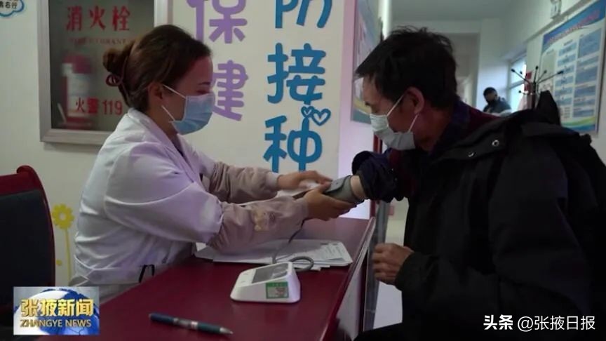 真情关爱老年人免费体检暖人心,关爱老人下村为老人体检