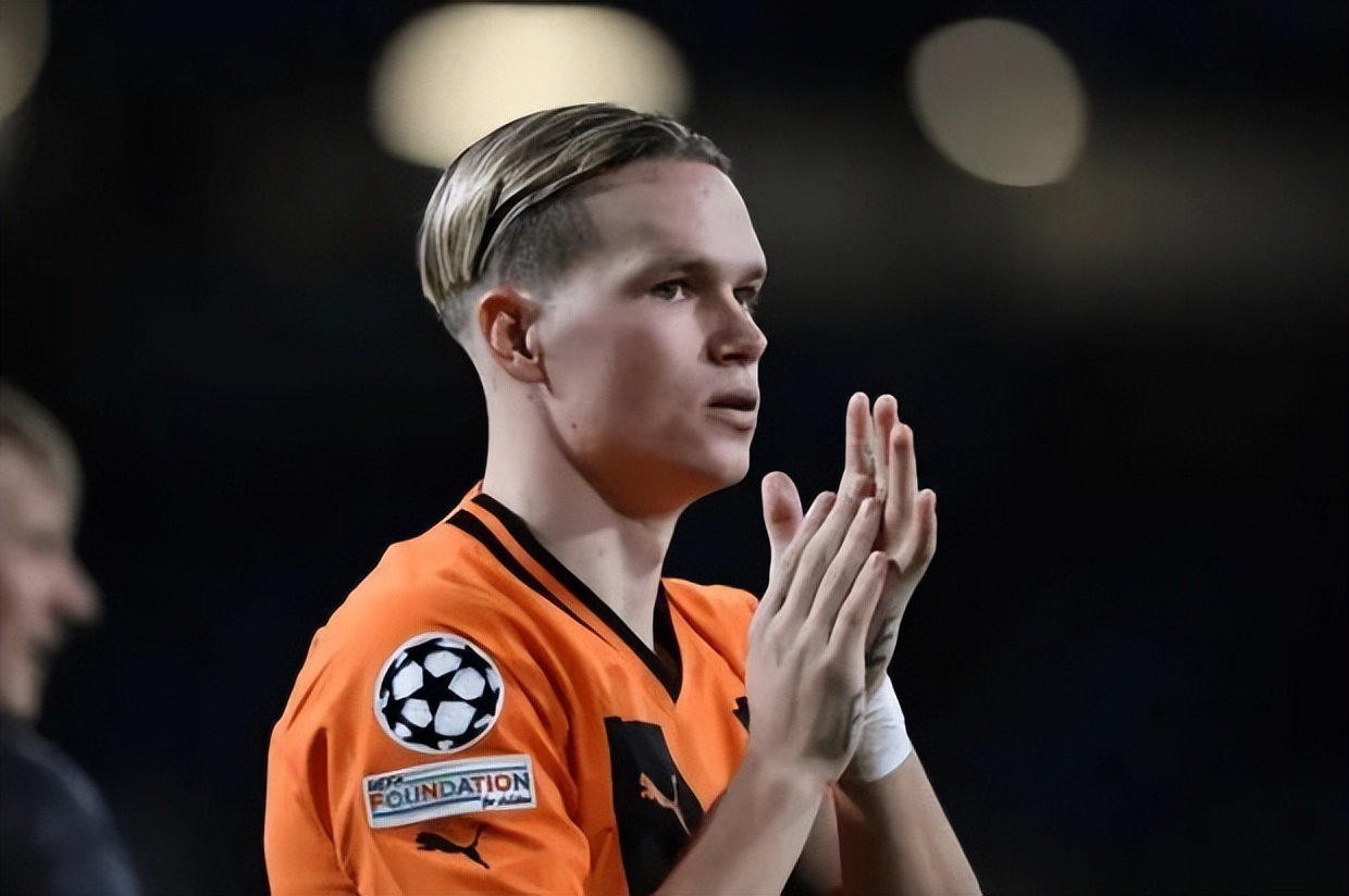 红魔奇迹逆转两球,近日体育新闻足球