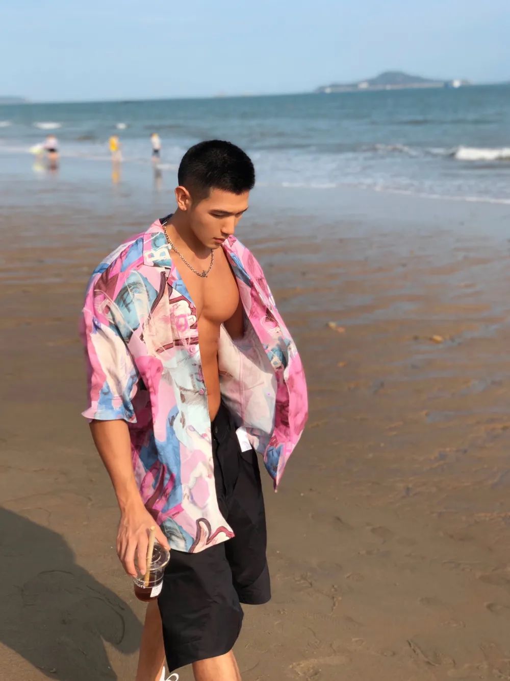 小麦色体育生腹肌,小麦色的肌肉