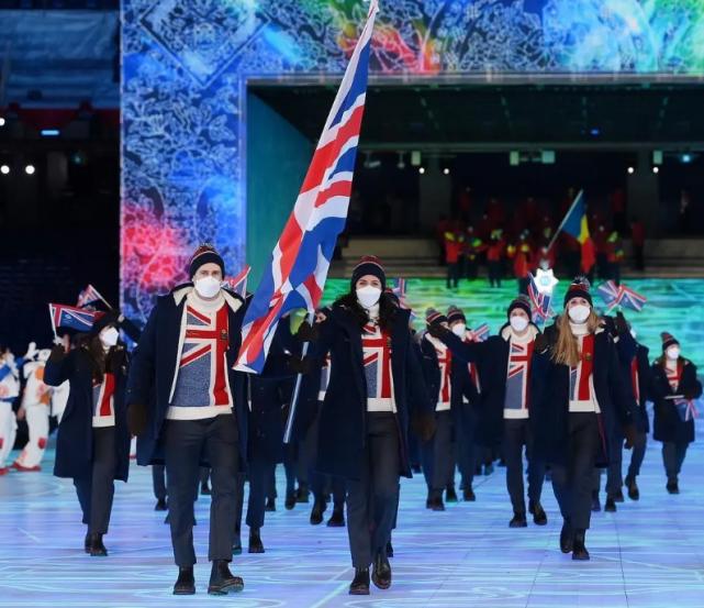 北京冬奥会开幕式羽绒服盘点,中国队穿的大衣到底是什么来头?