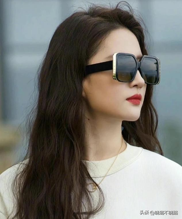 脸上这4个部位有痣到老都优雅,脸上这四处有痣是天生的美人