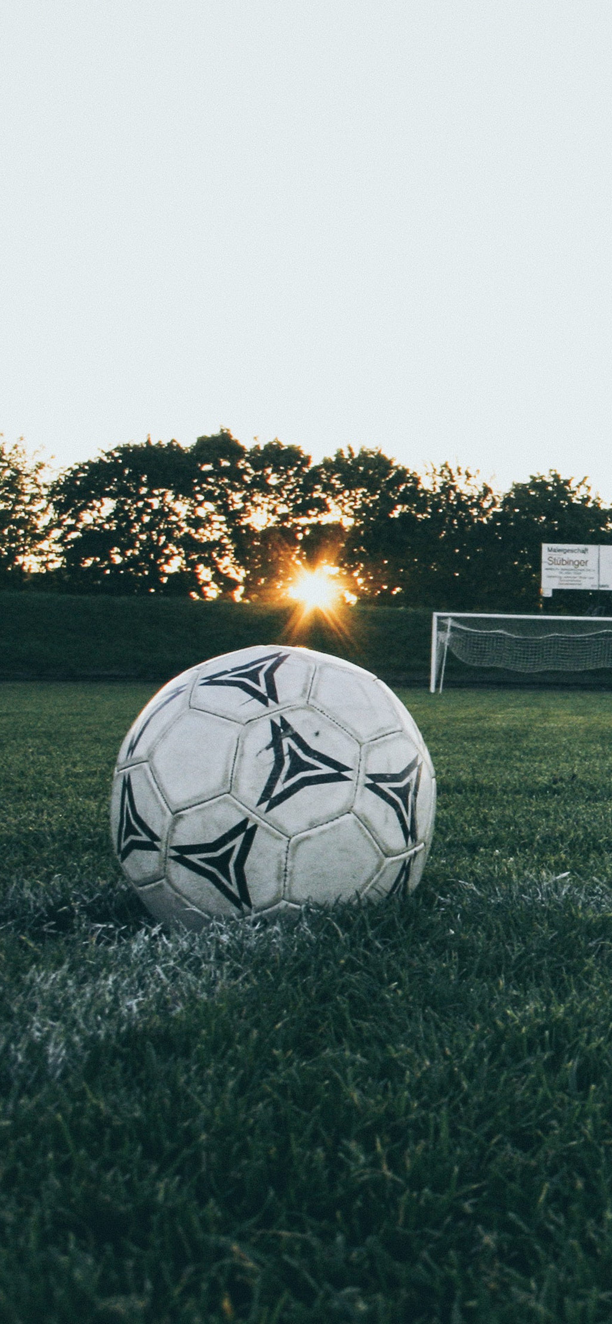 iphone13足球壁纸全面屏,苹果13pro足球壁纸