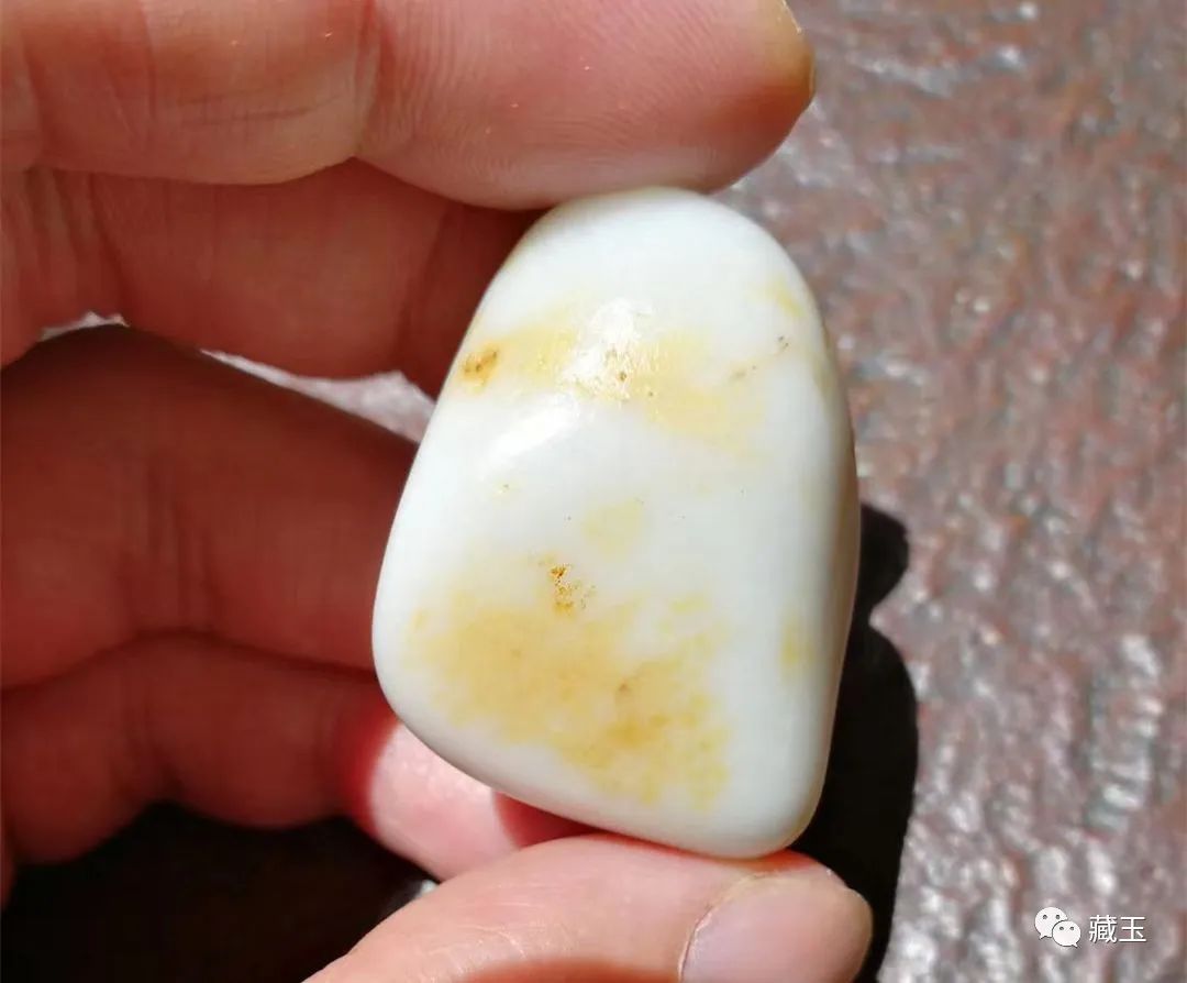 68元和田玉手镯,籽料8000元的手镯贵吗