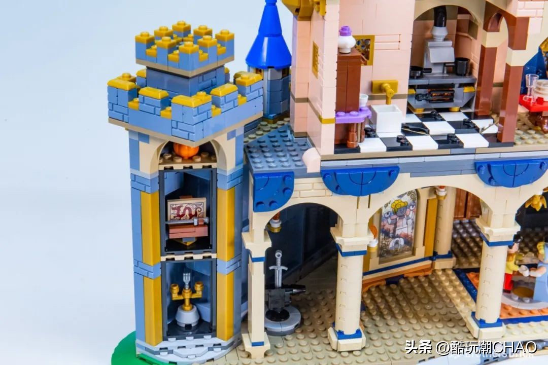 和迪士尼城堡一样高的乐高,和迪士尼乐园相似的城堡
