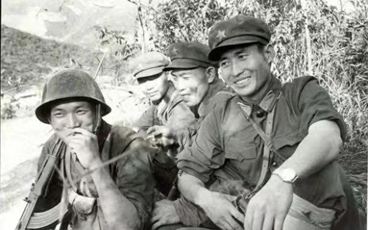 鐑堝＋姣嶄翰鐧藉彂,鐑堝＋姣嶄翰鐪兼唱