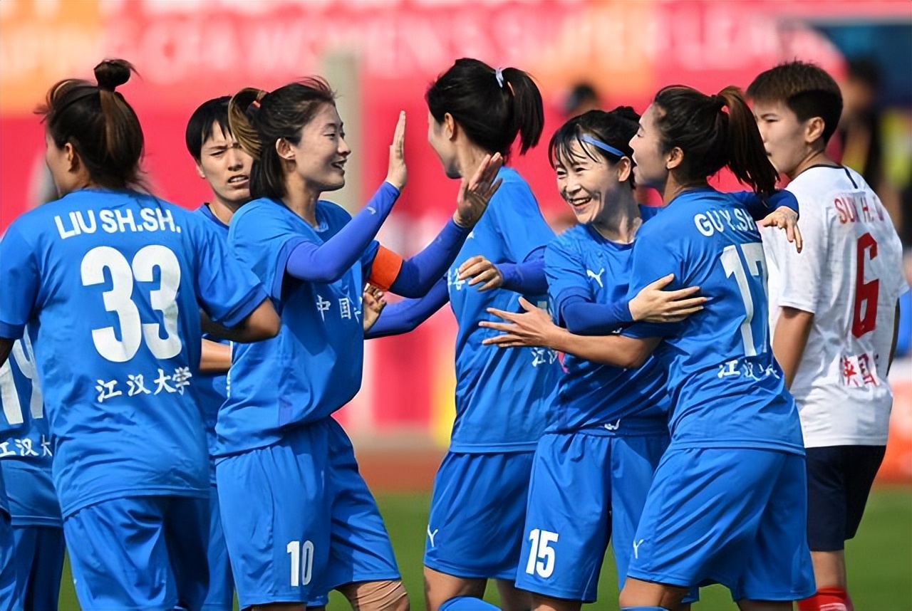 中国女足上半场0比0逼平瑞士,中国女足精彩反击