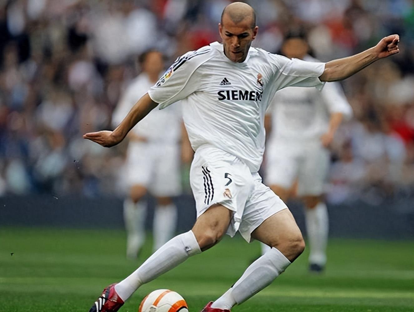 德布劳内是不是最强中场取决于,足坛十大神锋之德布劳内