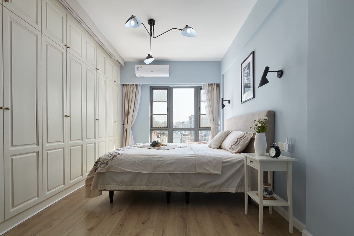 她家用木器漆打造出了独一无二的电视背景墙