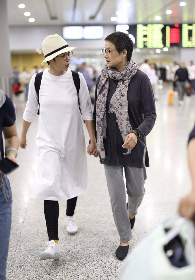 李冰冰姐妹花在娱乐圈打拼靠什么,十对明星姐妹