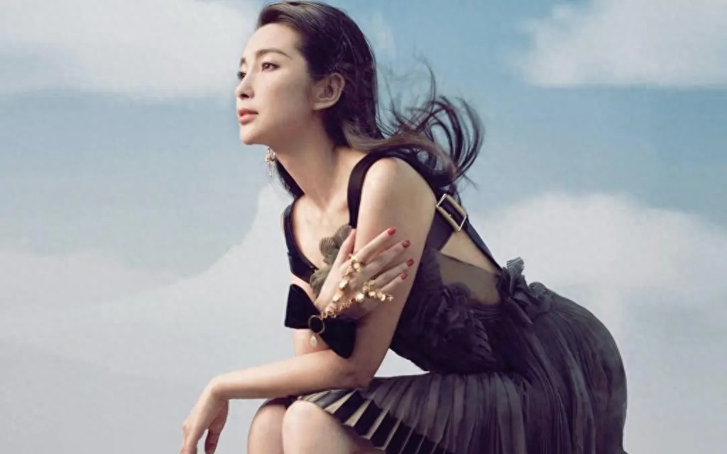 趋炎附势谄媚逢迎，讨好大佬陪睡上位，白莲花李冰冰现形记