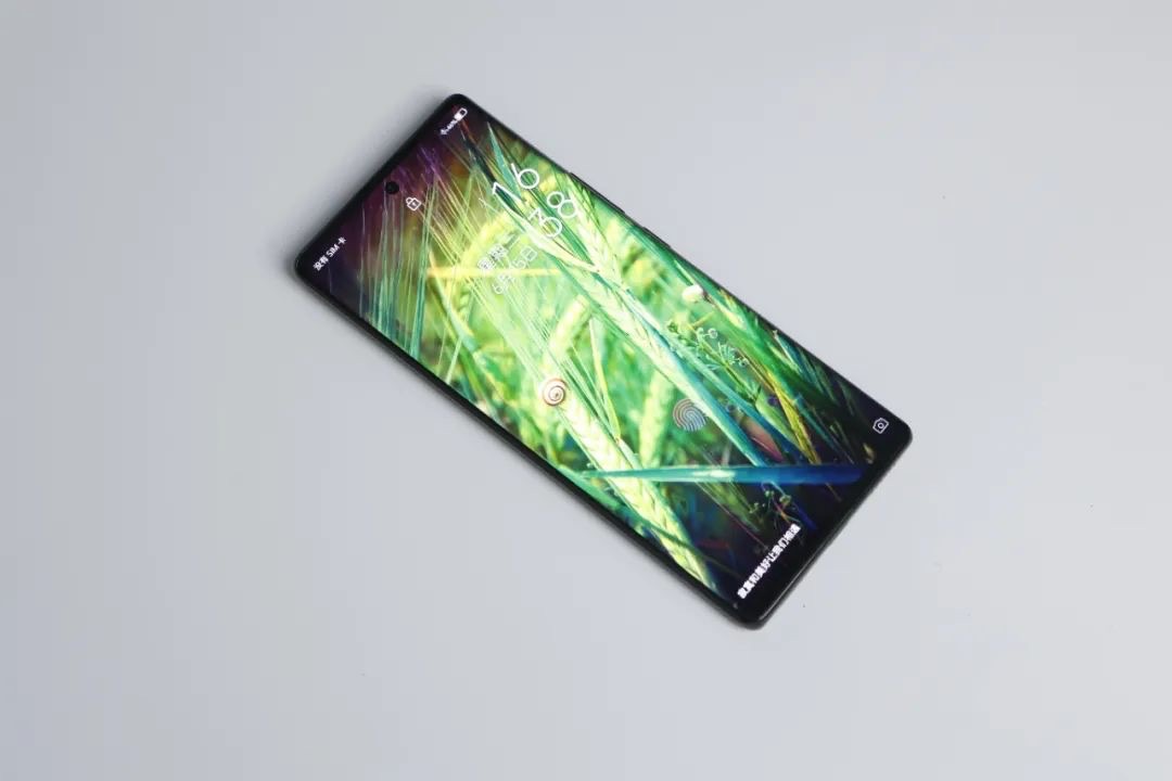 4800万四摄旗舰,中端性价比之王全面屏四摄仅1199