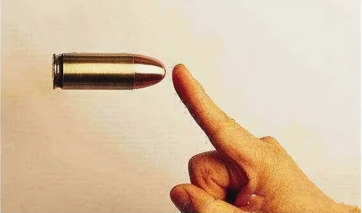 ak47从桥上打水里可以射多远,ak47多少米能用手接住