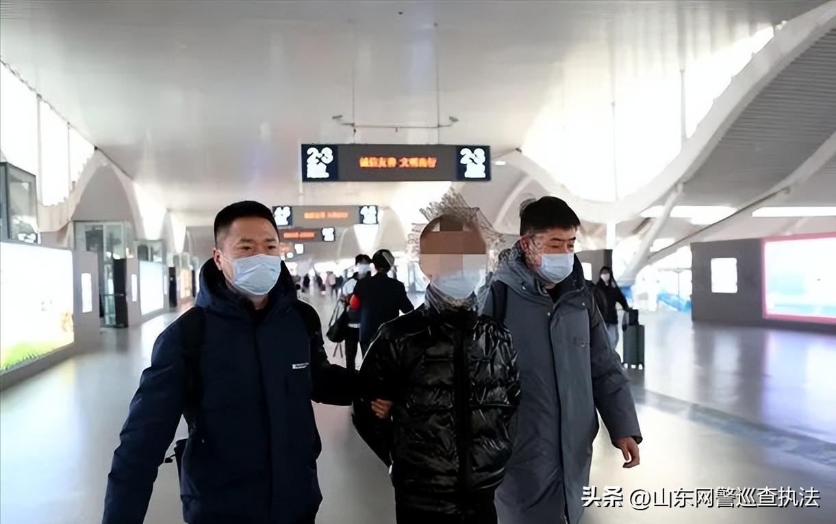 “你觉得几千块钱和你的人格尊严比起来，哪个贵？”当小伙脱掉衣服后，接到了电话