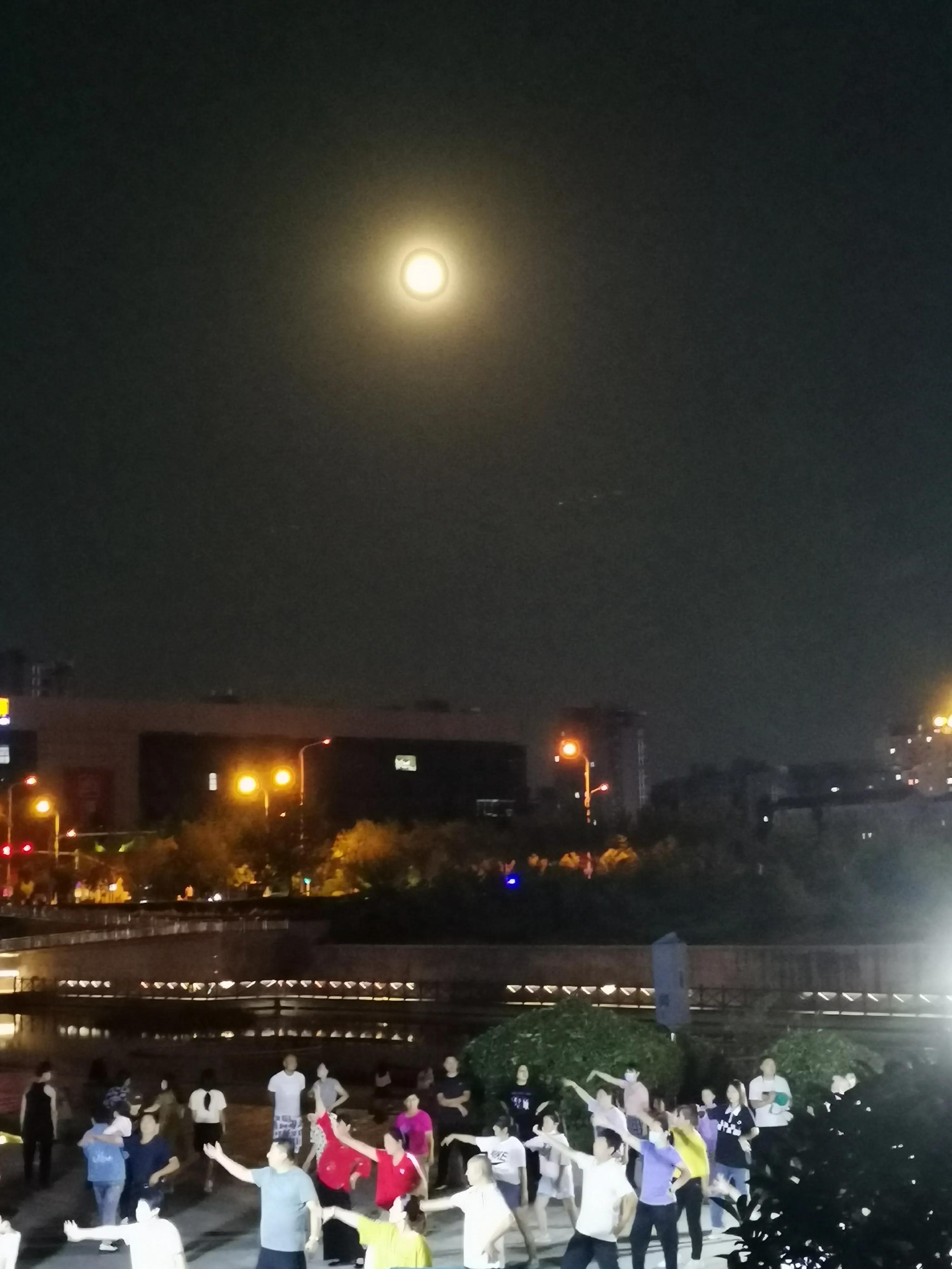 分享你拍下的最美月亮,中秋最美的月亮发朋友圈