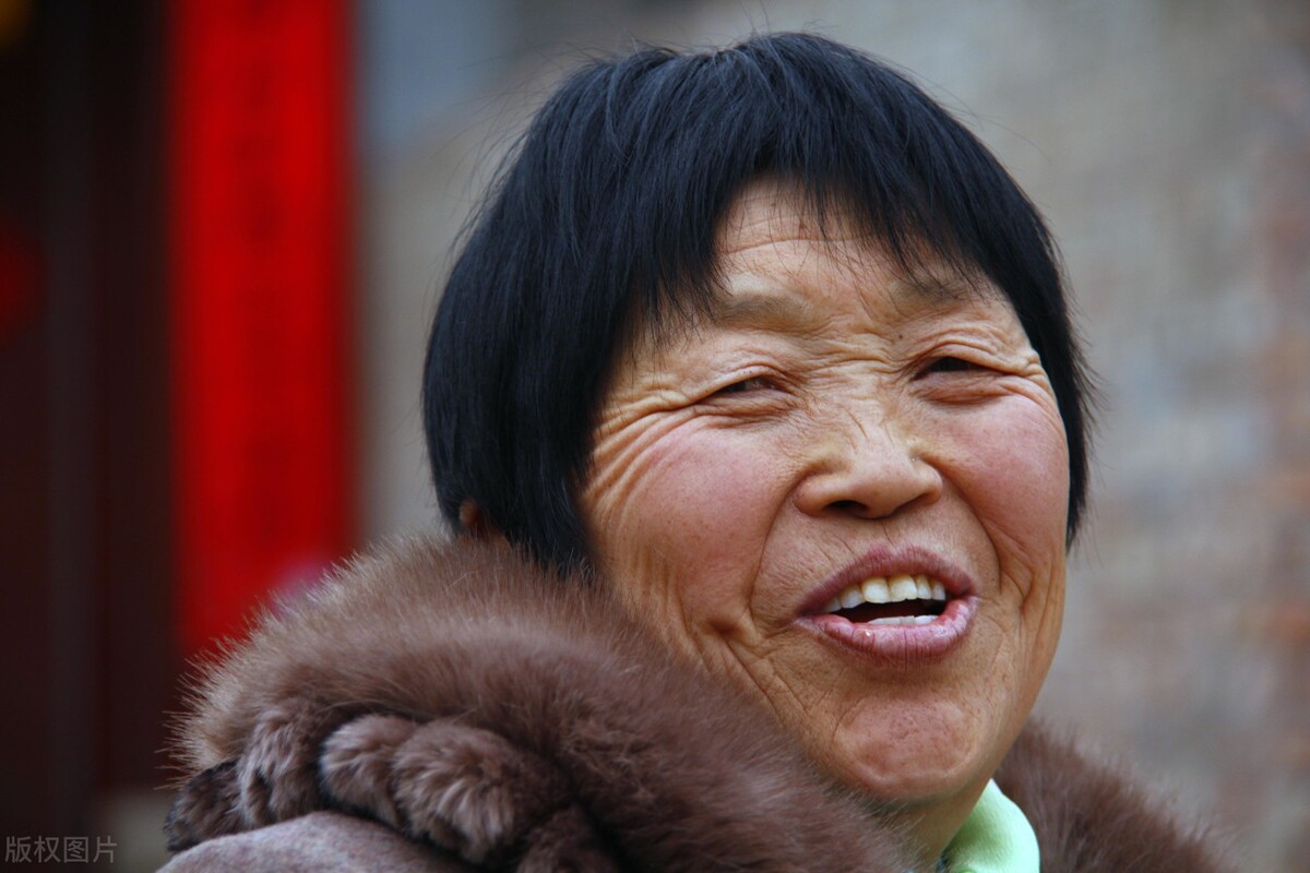 河南6旬夫妻卖烩面20年月挣万元，现在发愁面馆生意没人愿意接班