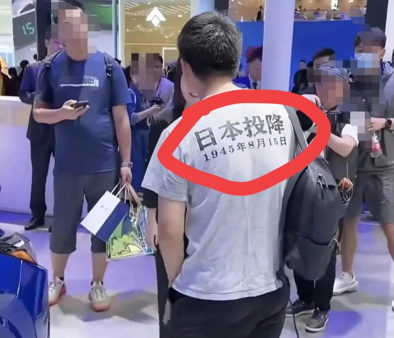 越闹越大！“蓝衣大佐”身份被曝，“*裤底**”被网友扒光，不是王某