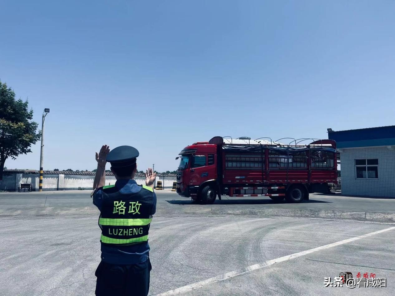 高温下的坚守公路人,酷暑高温下的坚守