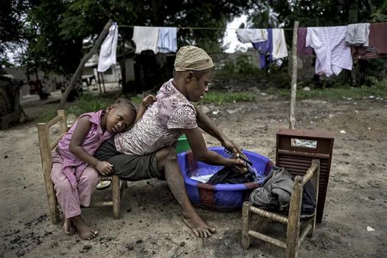 利比里亚前总统多伊怎么被处死的,被宫刑的利比里亚前总统多伊