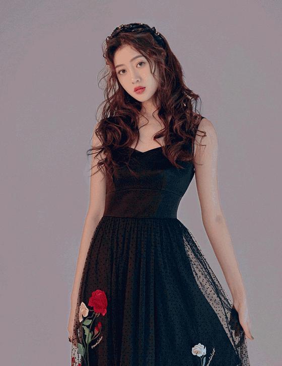 王梓薇：95后小花中的一颗新星，写真很甜很甜啊，太爱了！