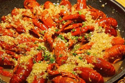 皮肤t区容易出油怎么办,皮肤出油严重还起皮适合用啥