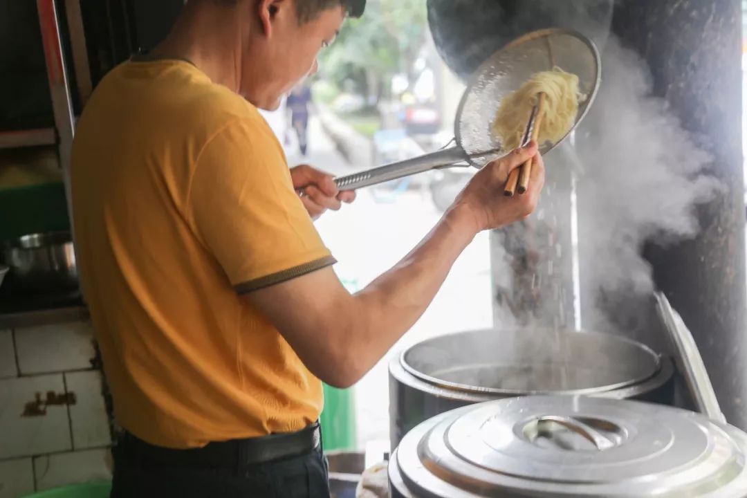 适合一个人干的早餐生意有哪些,山东早餐加盟店什么最红火