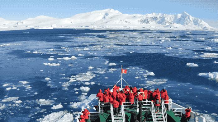 夫妻带5岁女儿和4岁儿子环游世界,夫妻带着孩子环游世界