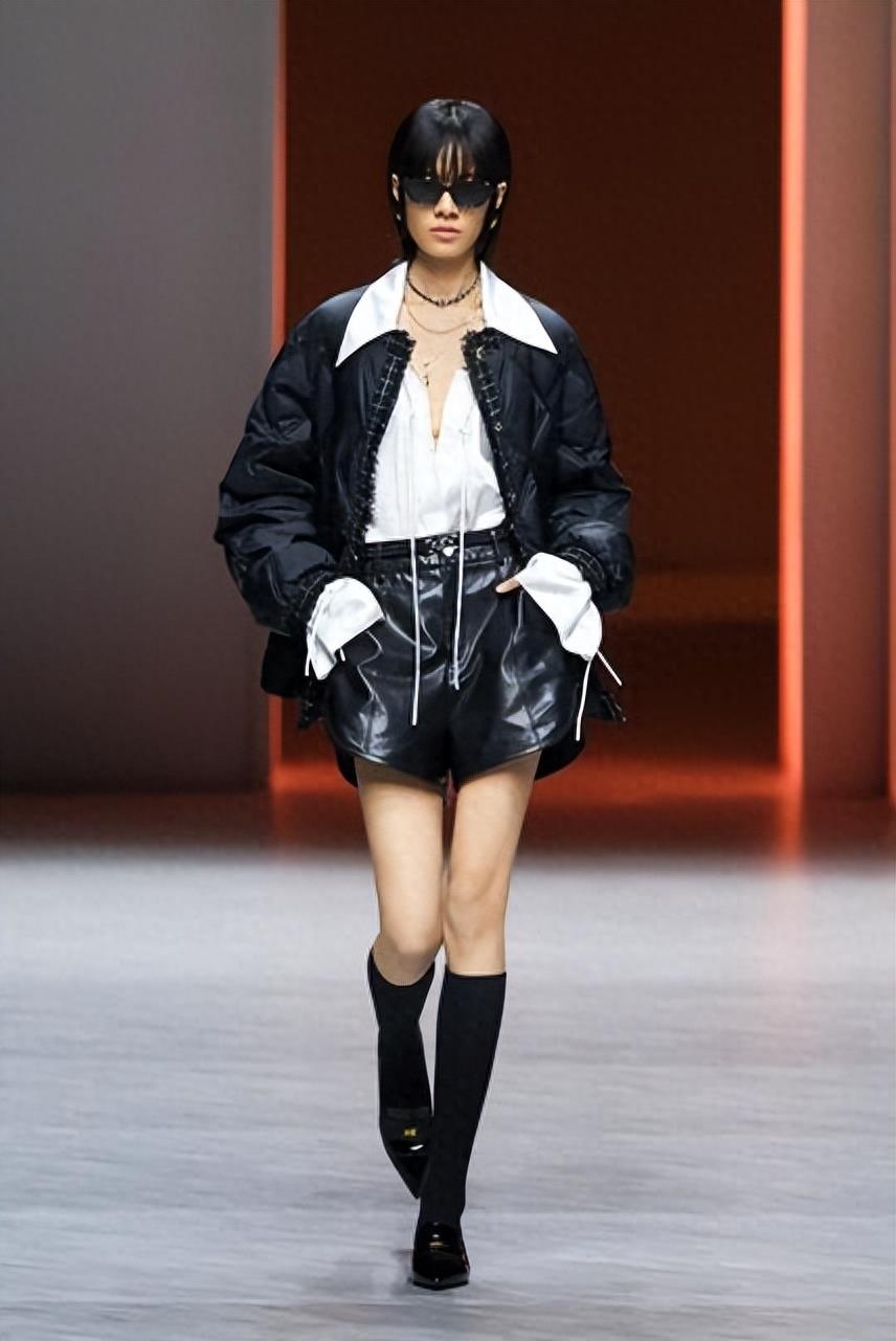 太平鸟绒入新境冬季大秀,太平鸟德绒保暖内衣儿童