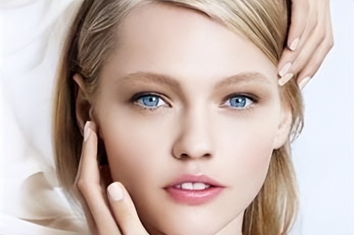 夏日必备“晒不黑”指南｜晒后修复4步快速搞定