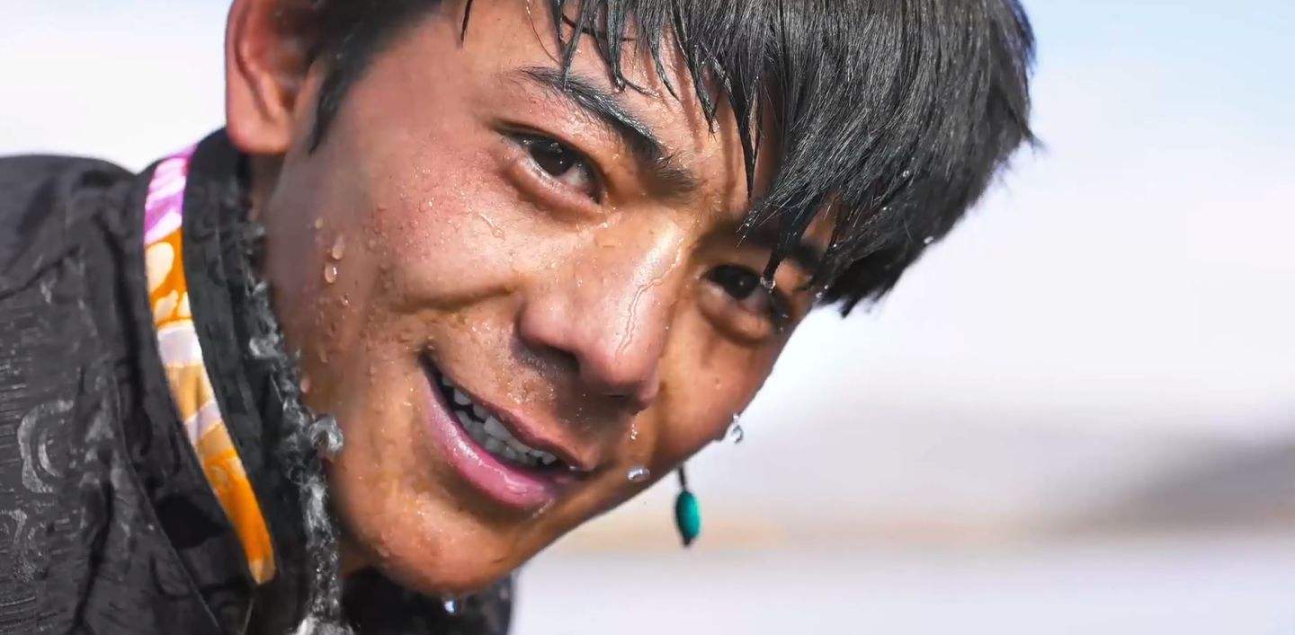 乐深度：宇宙级网红，都有一条大金链子