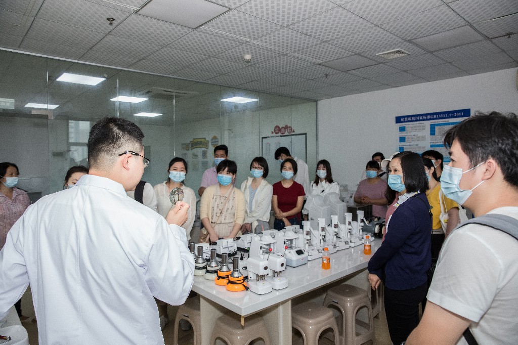 加盟什么品牌的眼镜店挣钱,全国眼镜店加盟品牌