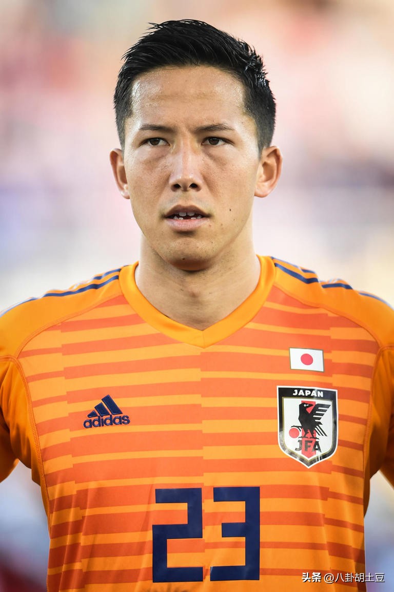 今晚德日对决，日本队的德日混血门将已经“立于不败”了