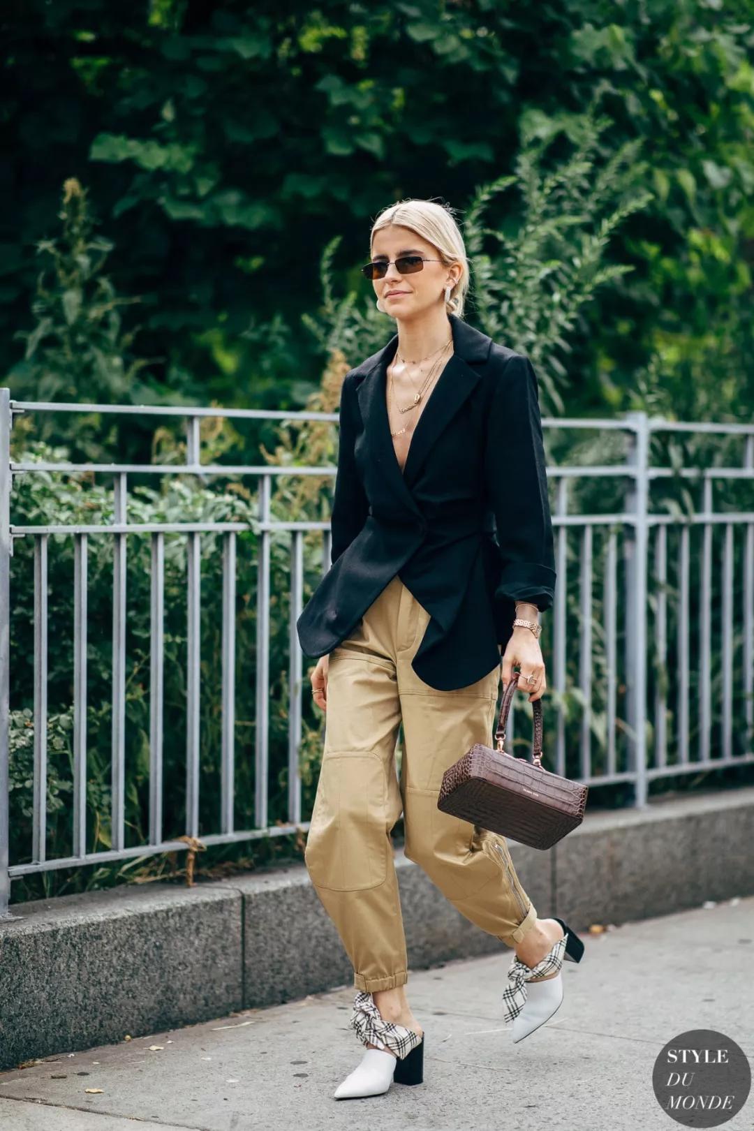 驼色外套内搭什么色彩打底,158梨形身材驼色大衣搭配高级感