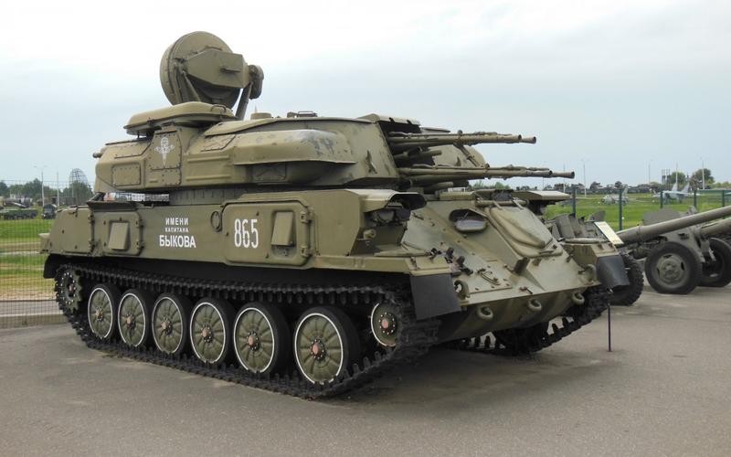 英国买坦克捡到金条,英国大叔买坦克