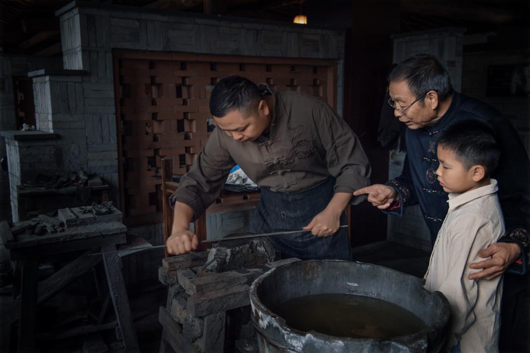 现代工艺铸剑能砍断古代的剑吗,铸剑师重现十大名剑