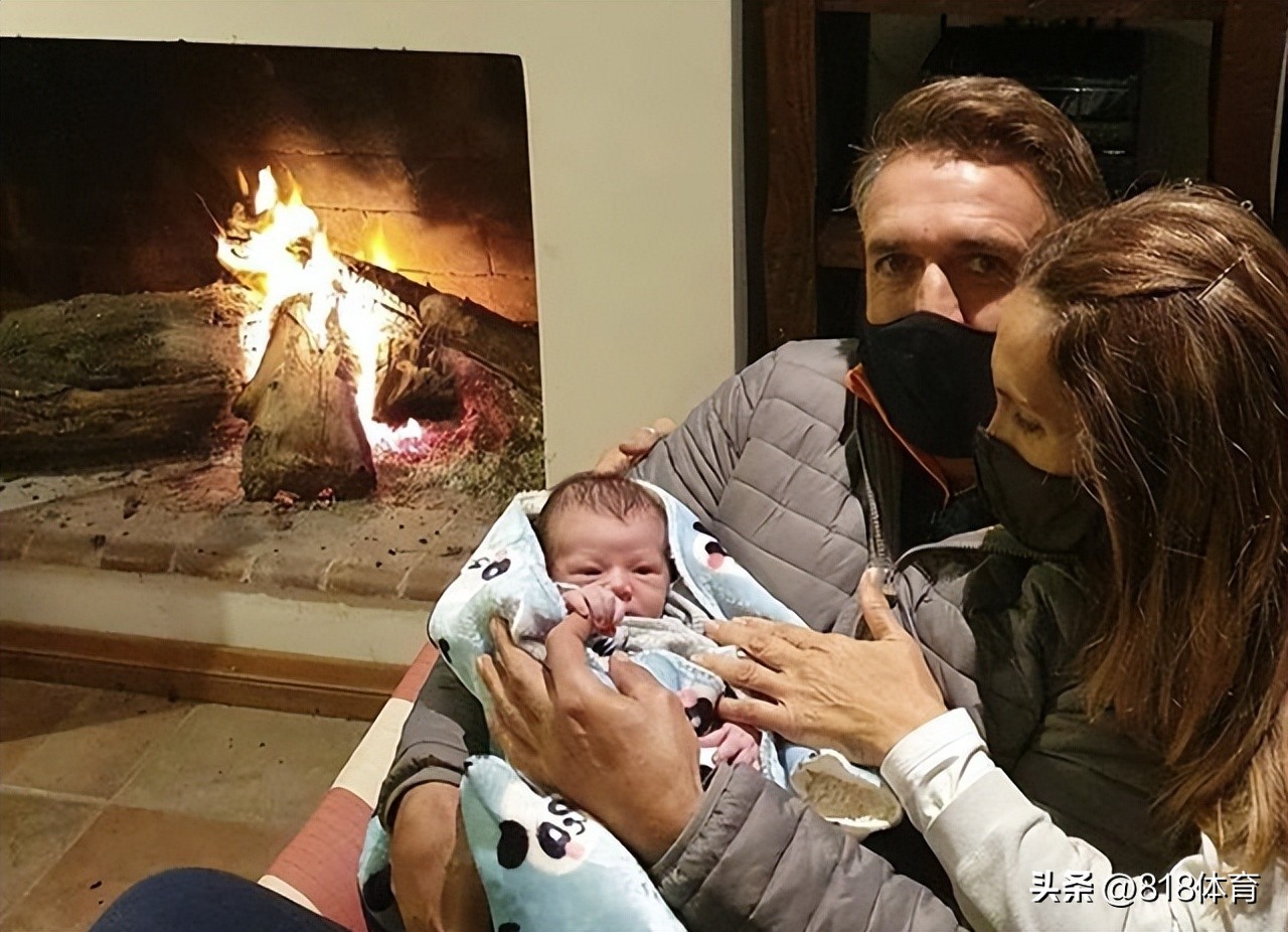 战神!53岁巴蒂阿根廷庄园养老,须发皆白养2匹马,20岁幼子接班踢球