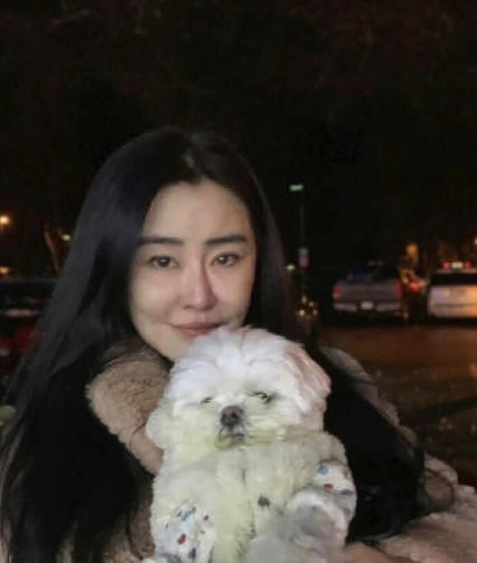 王祖贤厦门再被偶遇，住900元豪华酒店，被曝将在国内定居！