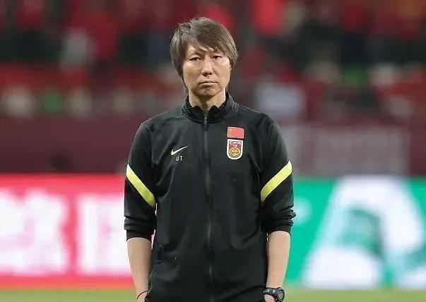 李铁为中国足球带来的进步,国足李铁吹头发