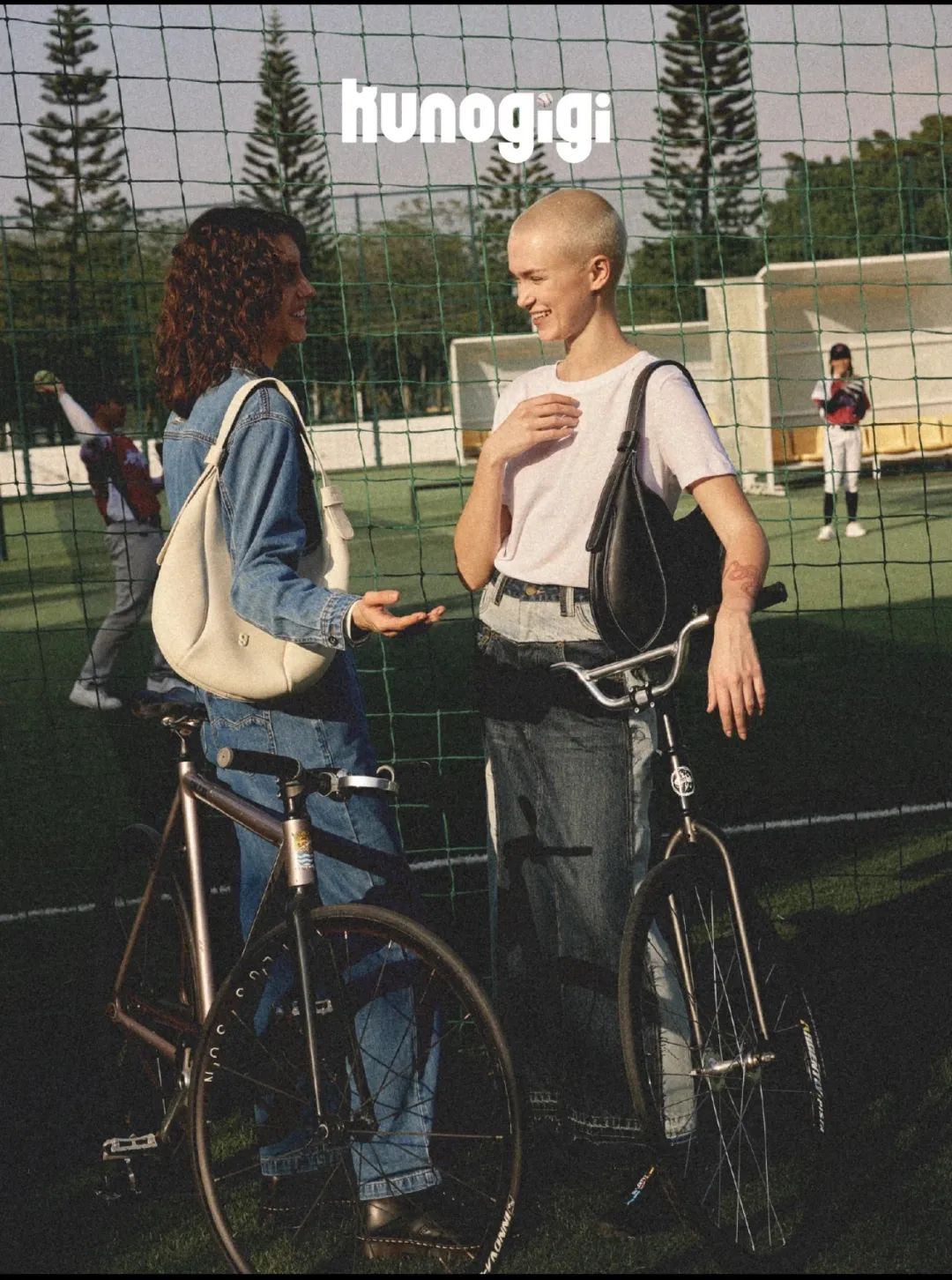 这个什么都装不了的包，凭什么卖到破亿？