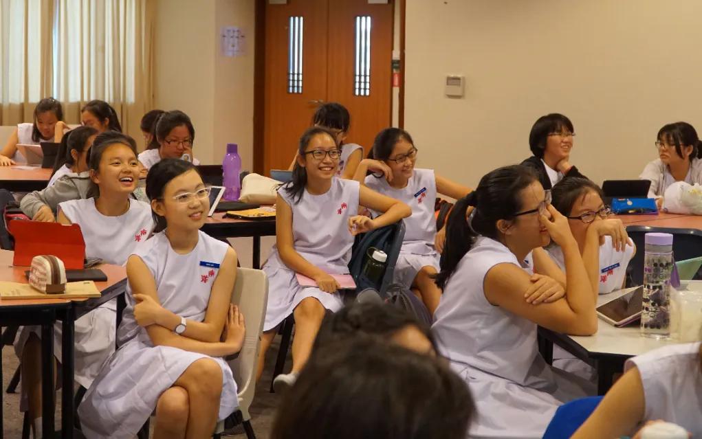 鑻卞崕濂虫牎,棣欐腐鑻卞崕鐢锋牎