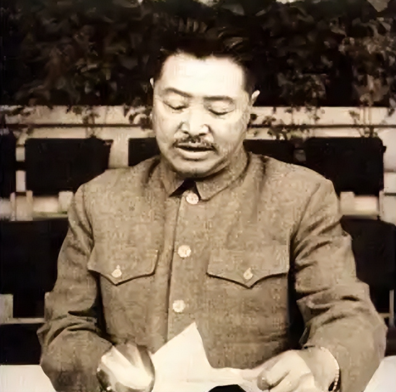 授衔后，*德朱**元帅的军衔编号竟是004，那001是谁？60年后揭开真相