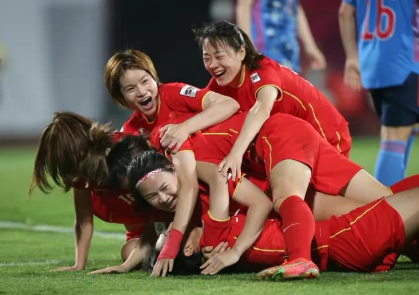 中国女足绝杀韩国女足时观众反应,中国女足绝杀球迷反应