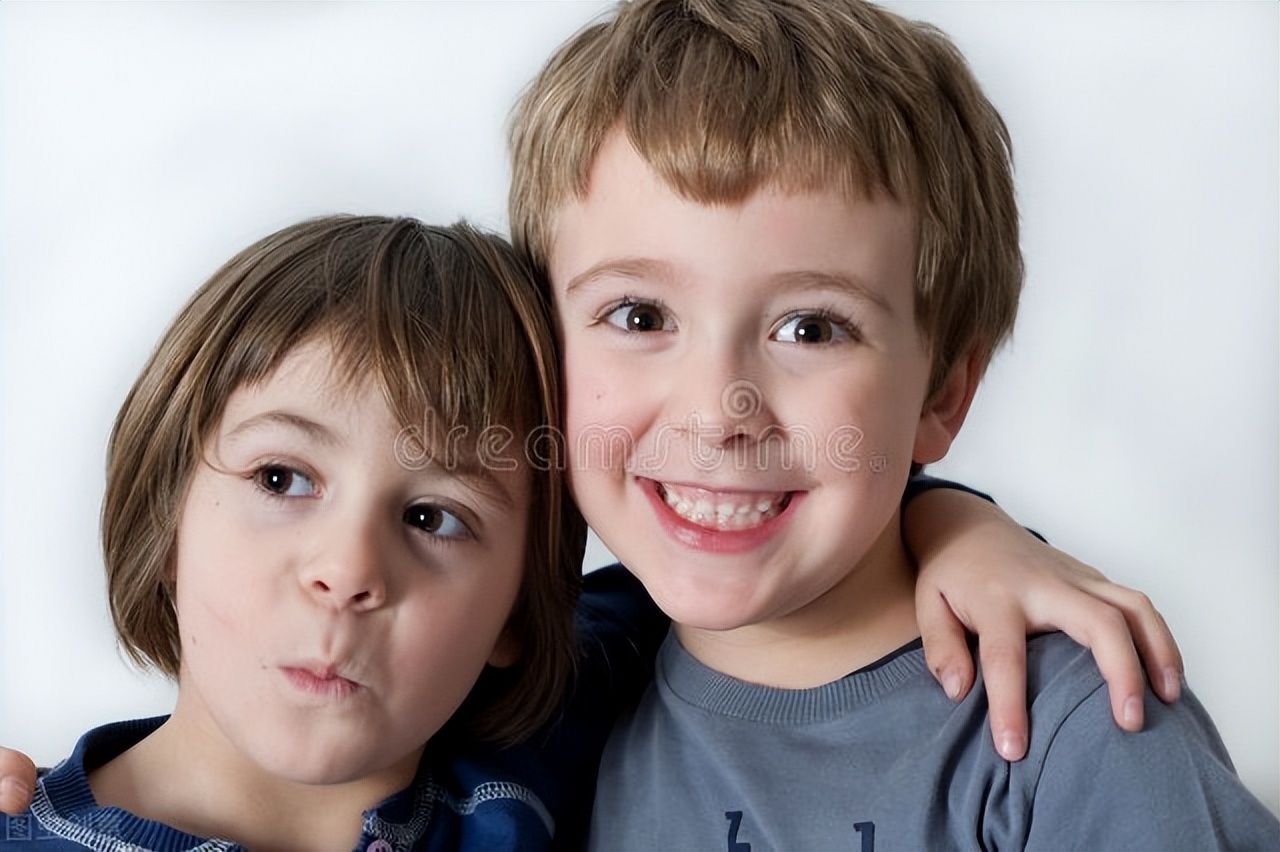 因为一瓶红酒，亲妹妹胀红了脸