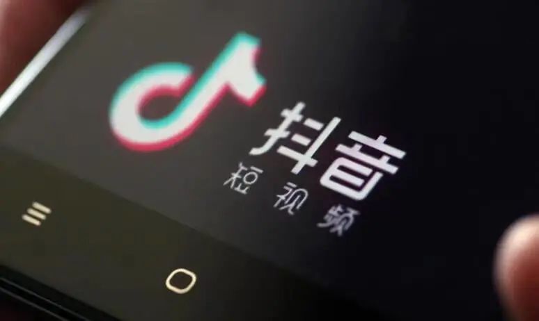 抖音聊天的“全域社交”时*开代**启，微信还能踏实的狂刷短视频吗？