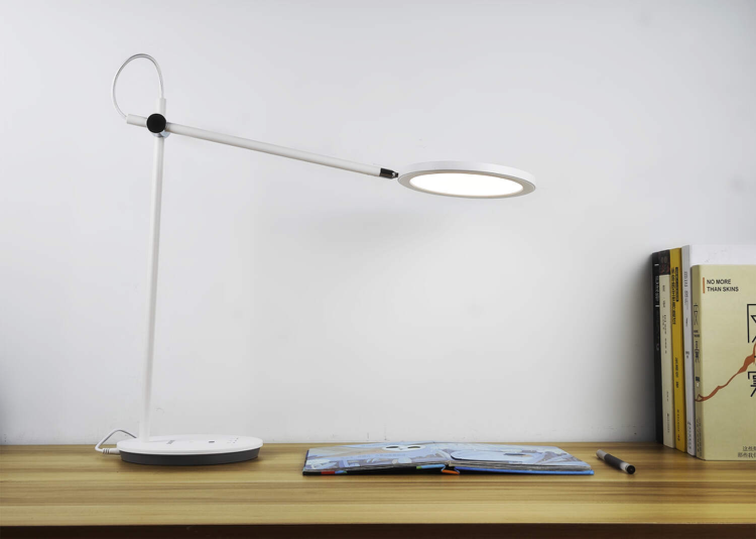 无蓝光无频闪全光谱护眼灯,无蓝光无眩光护眼灯