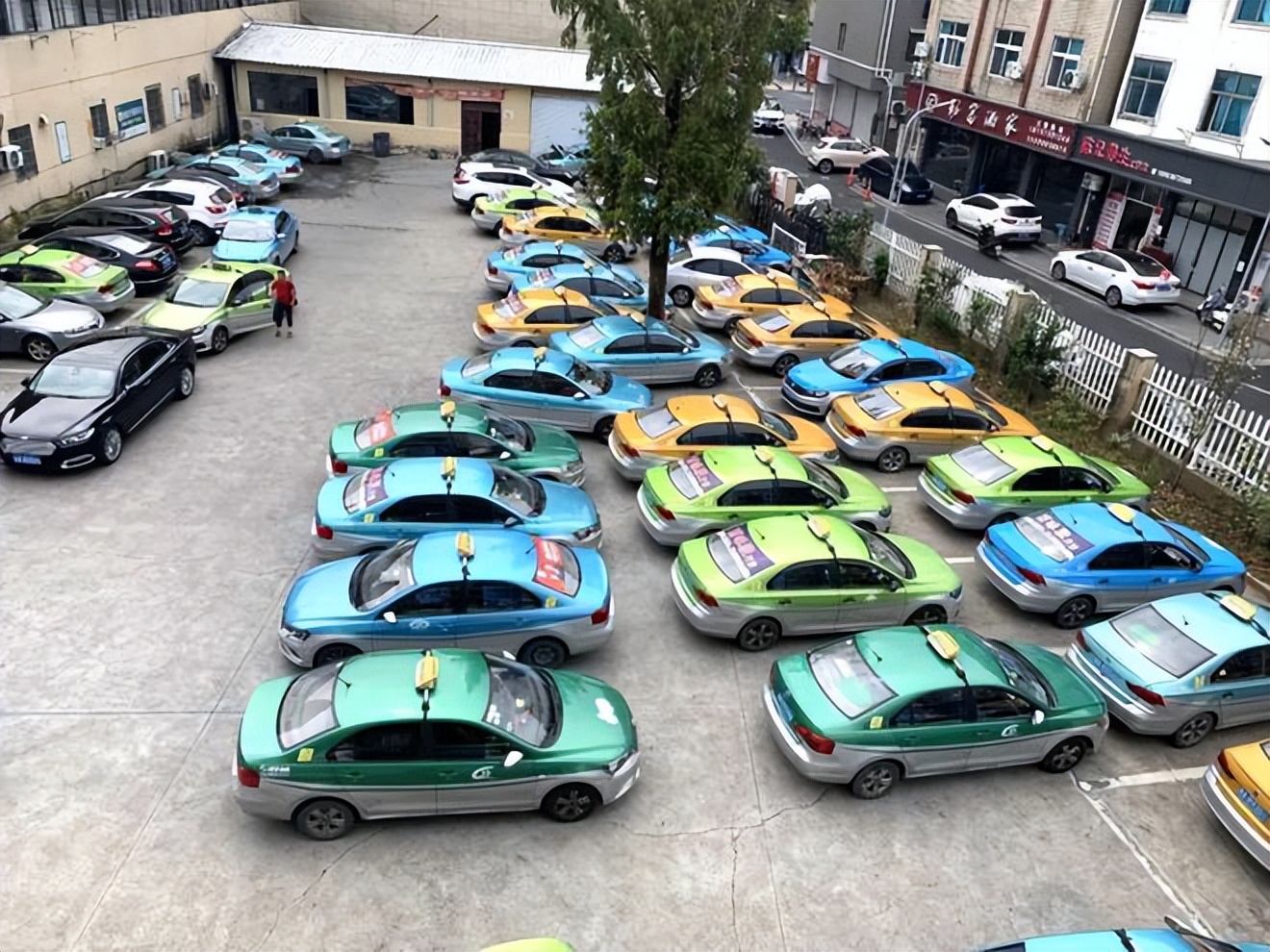 同一线路网约车与出租车价格对比,网约车和出租车哪个性价比更高