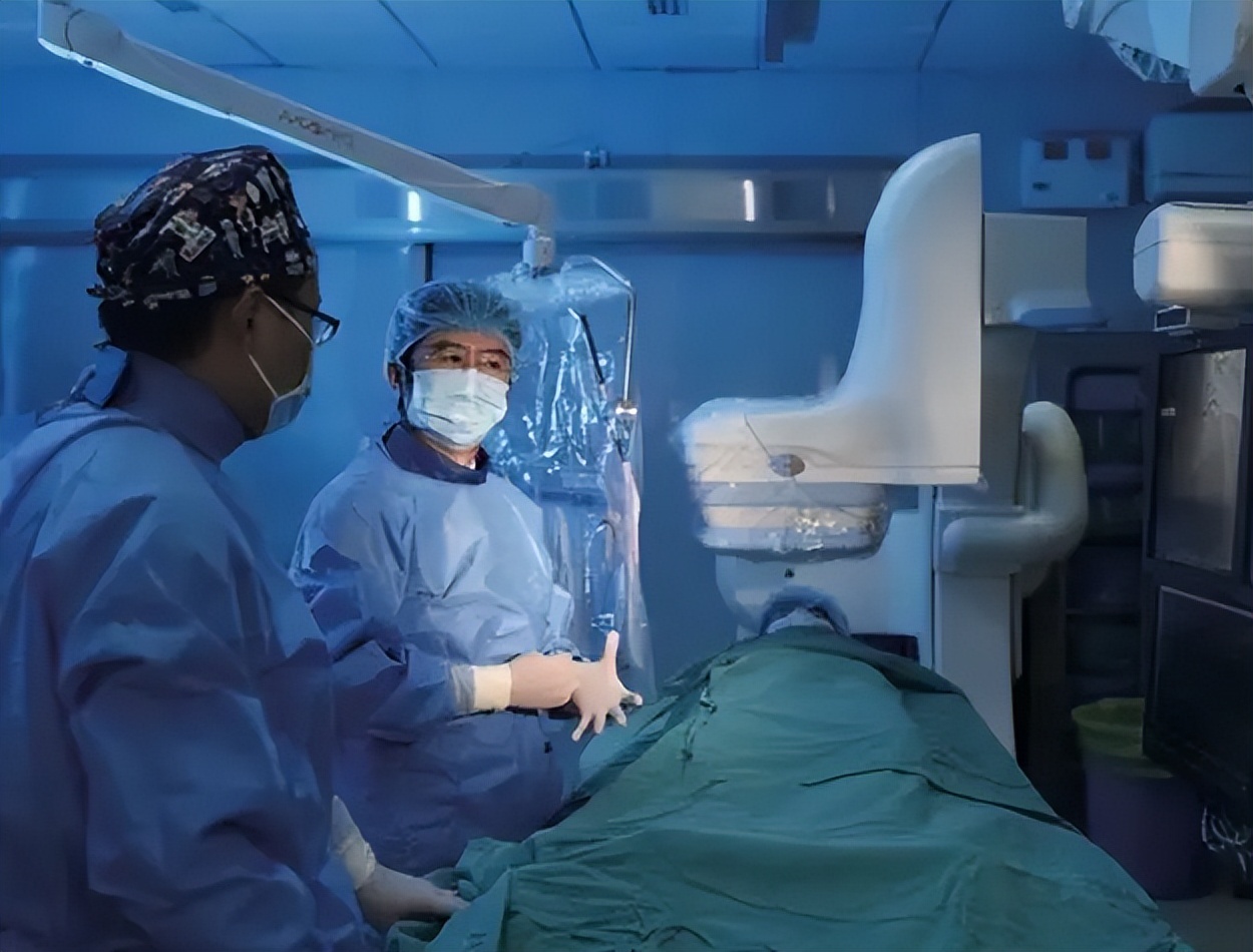 女性突然放屁多是怎么回事,生理性放屁多是什么原因