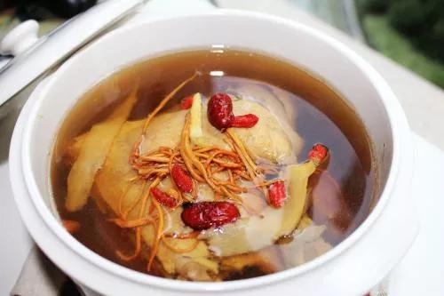 哺乳期月经奶量少,哺乳期来大姨妈奶量少怎么办