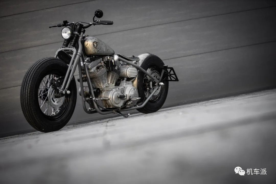 哈雷883bobber风格改装,哈雷硬汉883和凯旋bobber