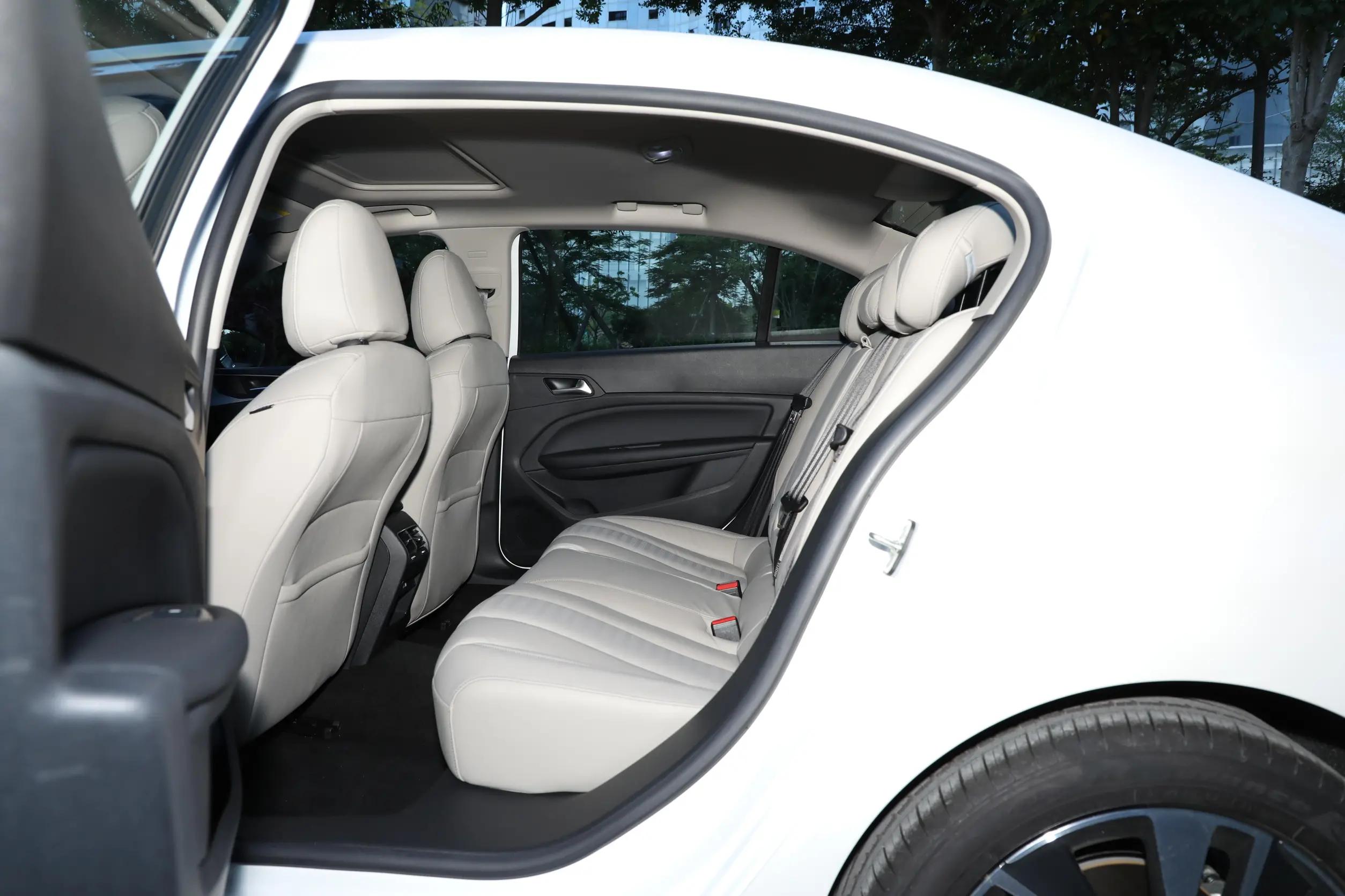 宽敞省油还运动10-15万家轿大推荐,12万买紧凑家轿这几款好开又省油