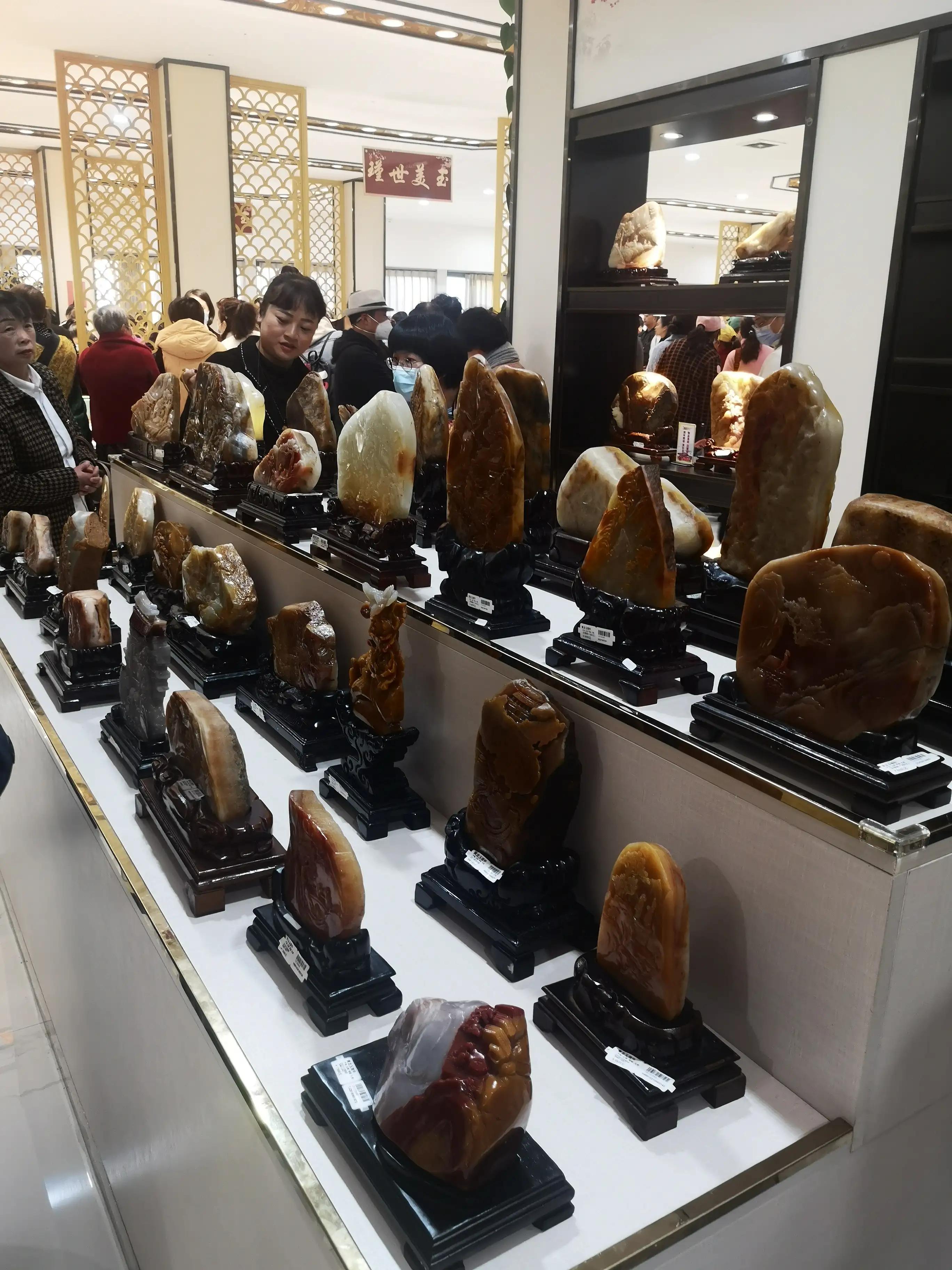 黄龙玉把玩件真品价格,云南黄龙玉石精品